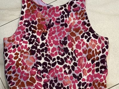 Old Navy Size Medium 8–9 Long Line Exercise Top