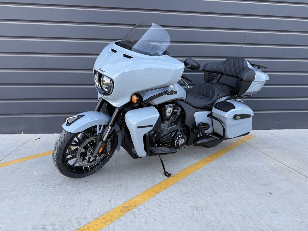 2025 Indian Motorcycle® Roadmaster® PowerPlus Dark Horse® 112 w/PowerBand Storm Gray