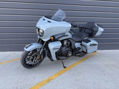 2025 Indian Motorcycle® Roadmaster® PowerPlus Dark Horse® 112 w/PowerBand Storm Gray