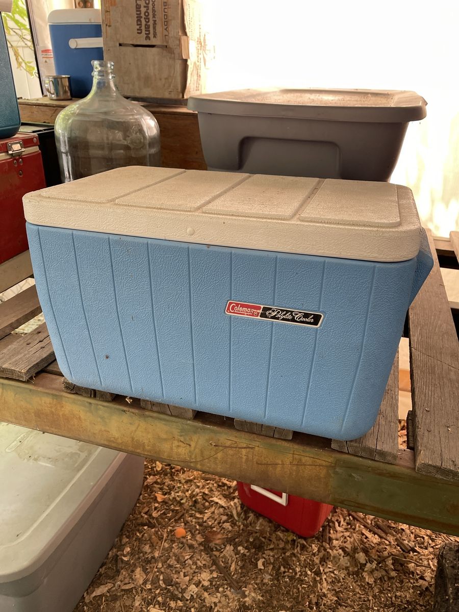 Coleman Polylite Cooler Blue White Used Chest Ice Chest