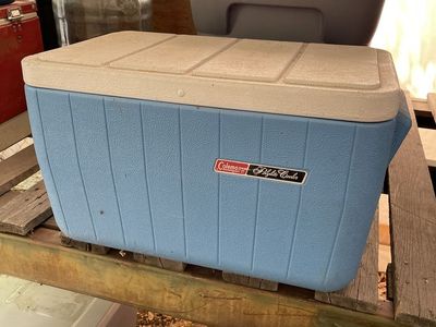 Coleman Polylite Cooler Blue White Used Chest Ice Chest