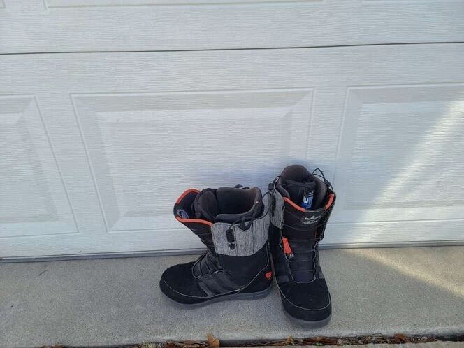 Adidas Snowboard Boots Mens-Size 6