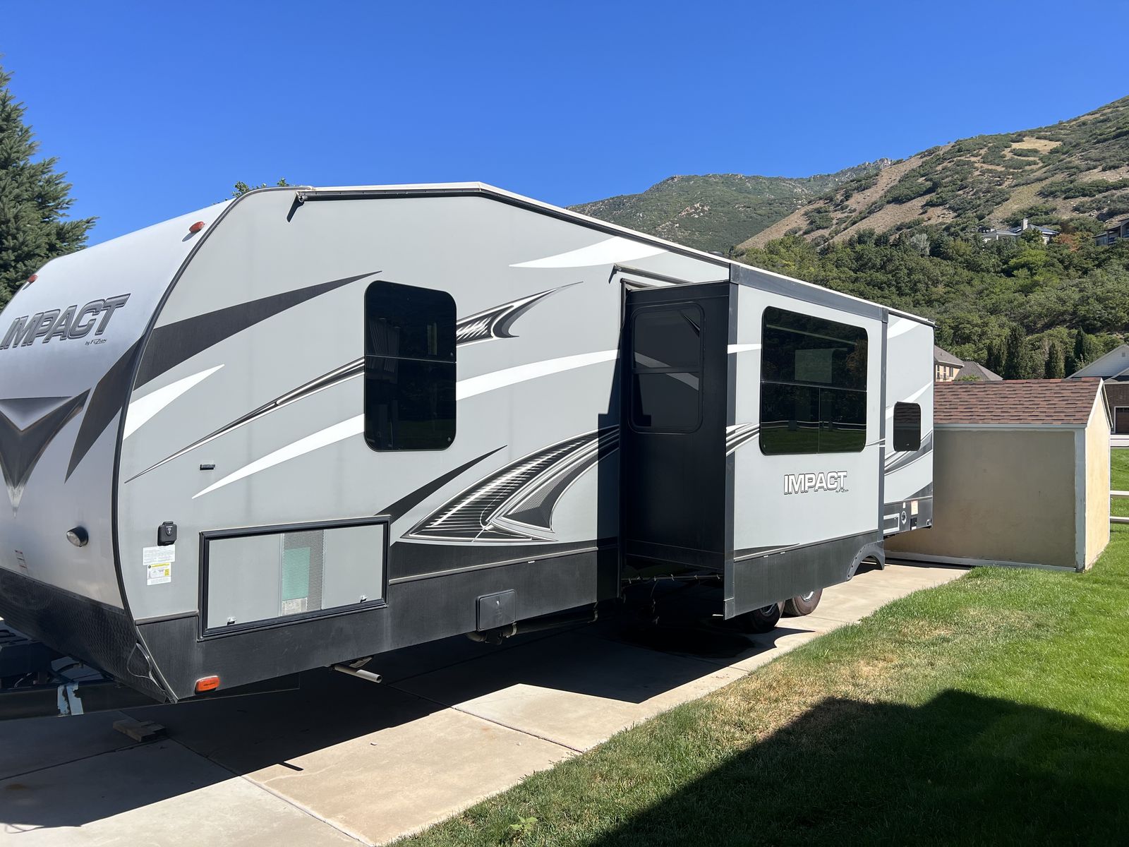 2017 Keystone Impact 332 Toy Hauler – 12’ Garage, Dual A/C, Generator