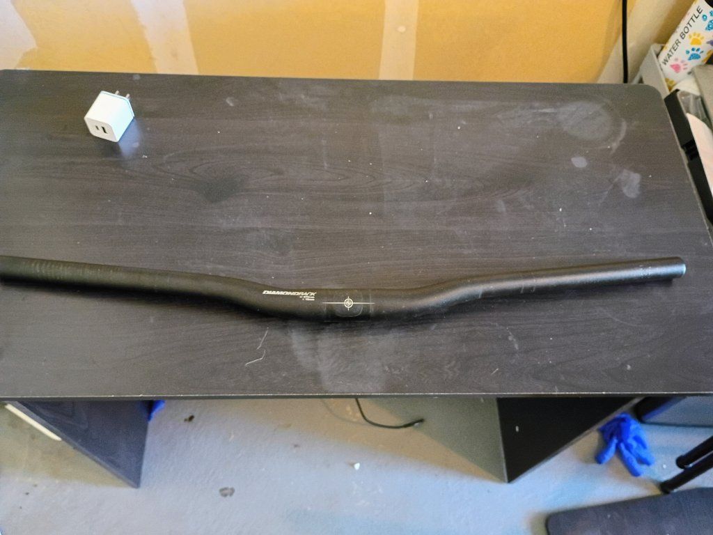 Diamondback handlebars 670 mm L 15mm R 31.8 B Clmp