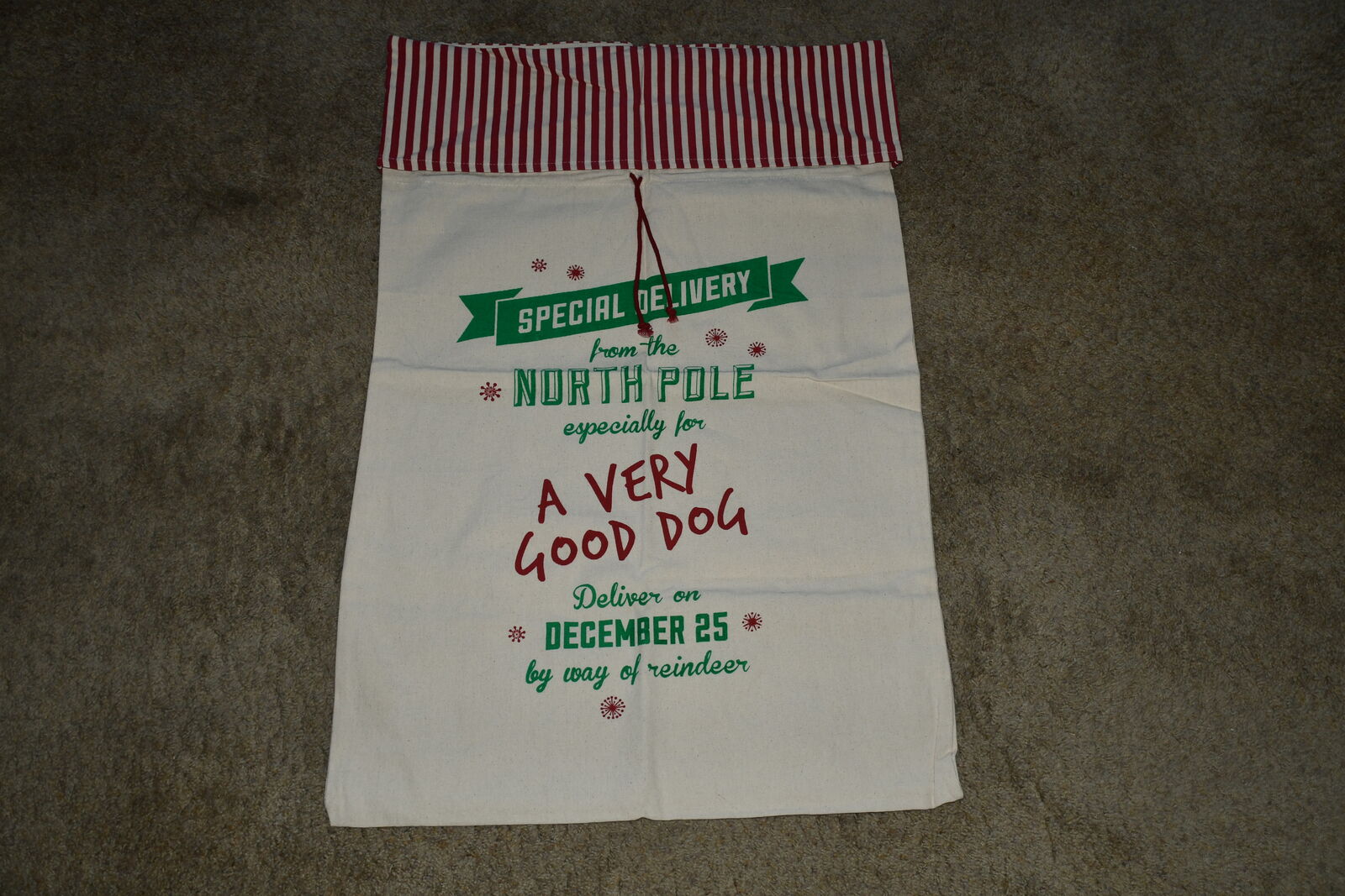 NEW ~ LARGE CANVAS CHRISTMAS GIFT BAG FOR DOGS ~ 33" x 21.5" ~ DRAWSTRING TOP ~ CUTE!