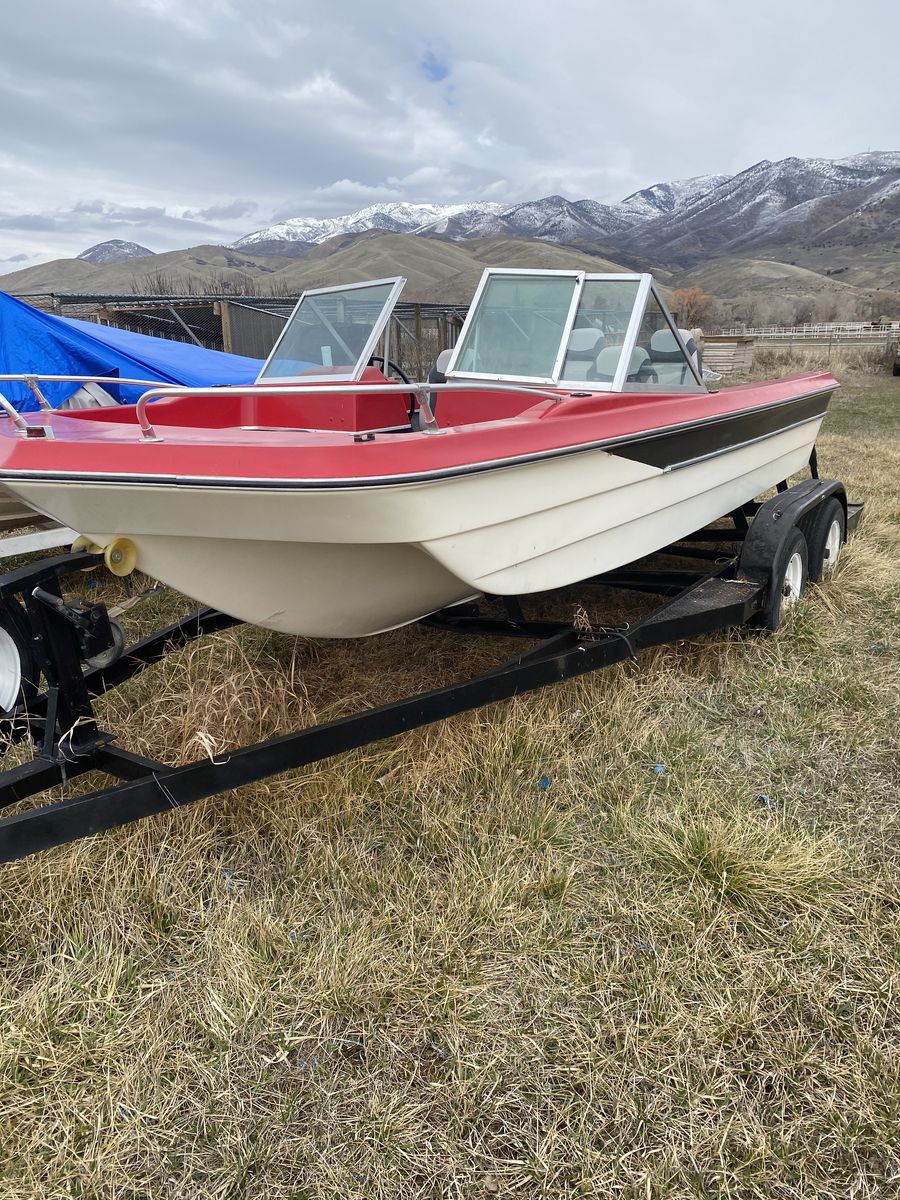 1973 18' Glassmaster Tri Hull Boat