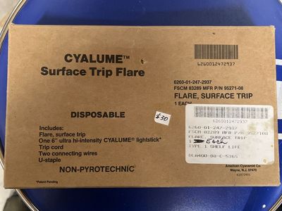 Cyalume Surface Trip Flare Non-Pyrotechnic Tactical Kit with Lightstick.