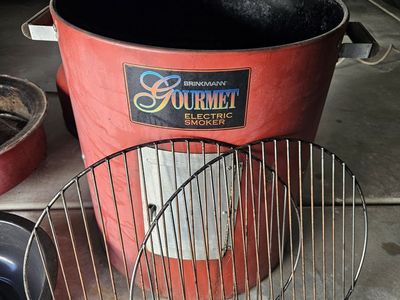 Brinkmann Gourmet Electric Smoker - Red, Used Condition