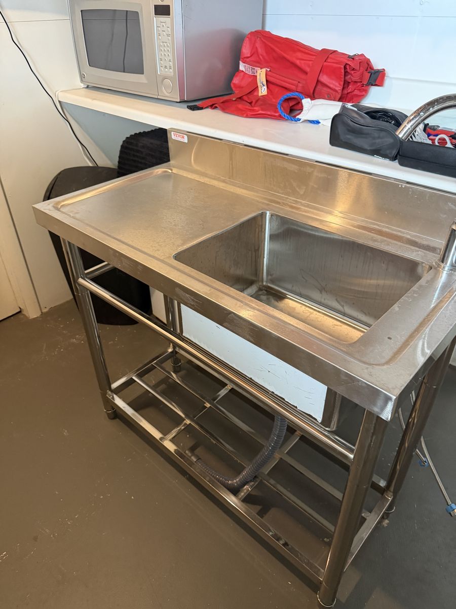 Vevor Stainless Steel Utility Sink with Stand - Single Basin, Perfect for Garage, Laundry, or Commercial Use