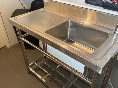 Vevor Stainless Steel Utility Sink with Stand - Single Basin, Perfect for Garage, Laundry, or Commercial Use