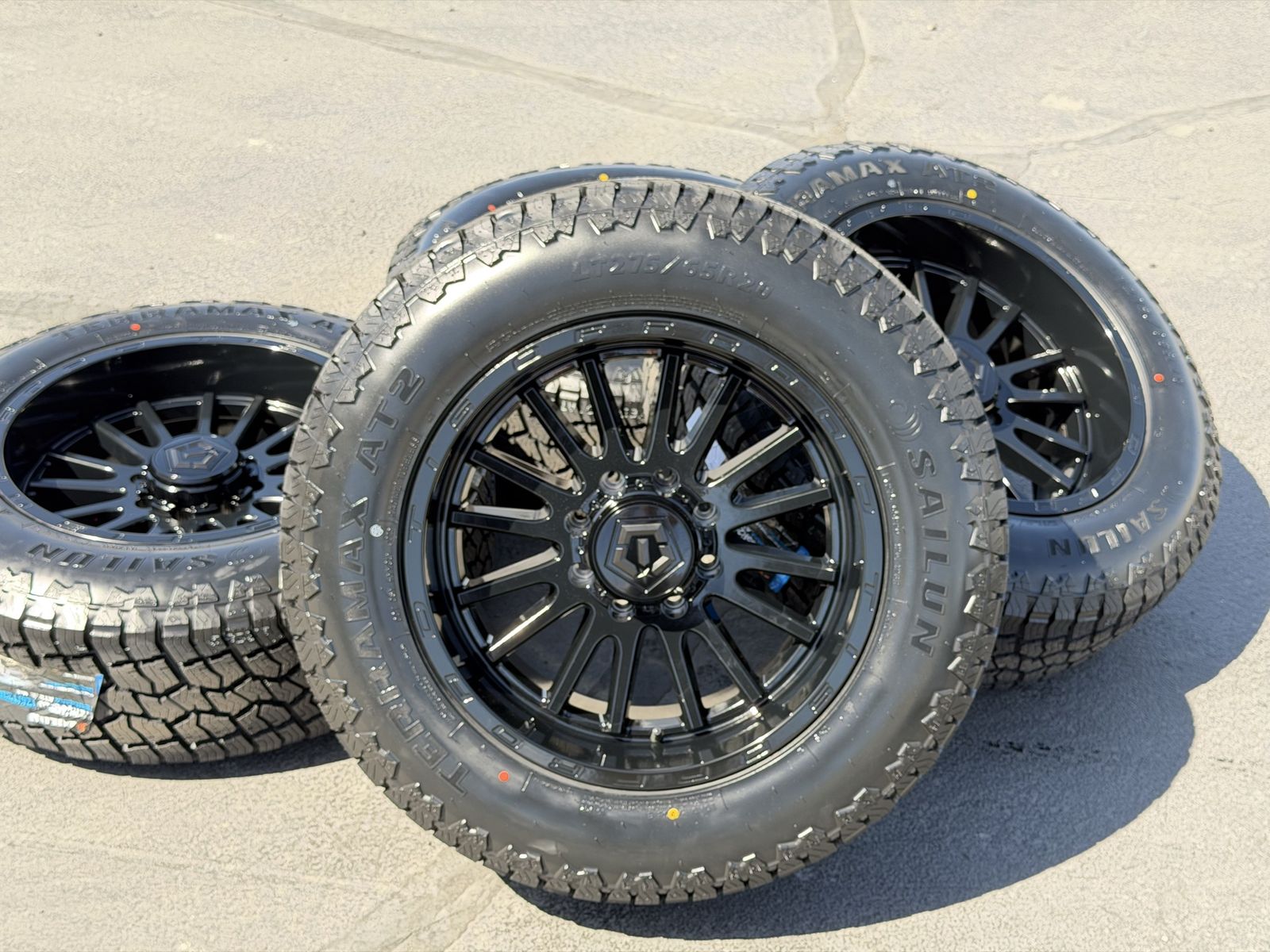 20x10 TIS 567b 8 lug 8x6.5 34 Sailun AT2 275/65R20