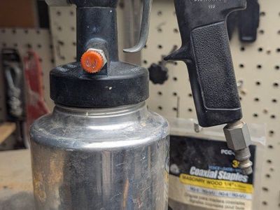 Craftsman Pneumatic Paint Spray Gun Model 919.156140 with Canister