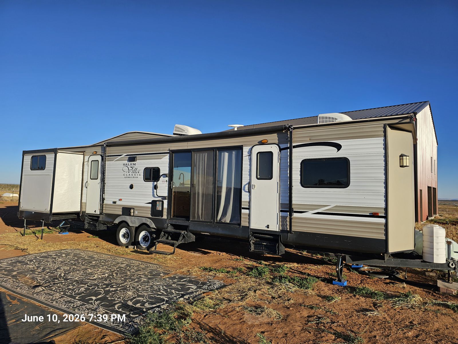 2019 Forest River Salem Villa Classic 402QBQ Travel Trailer - 40ft, Sleeps 8-10, Outdoor Kitchen, 4 Slides