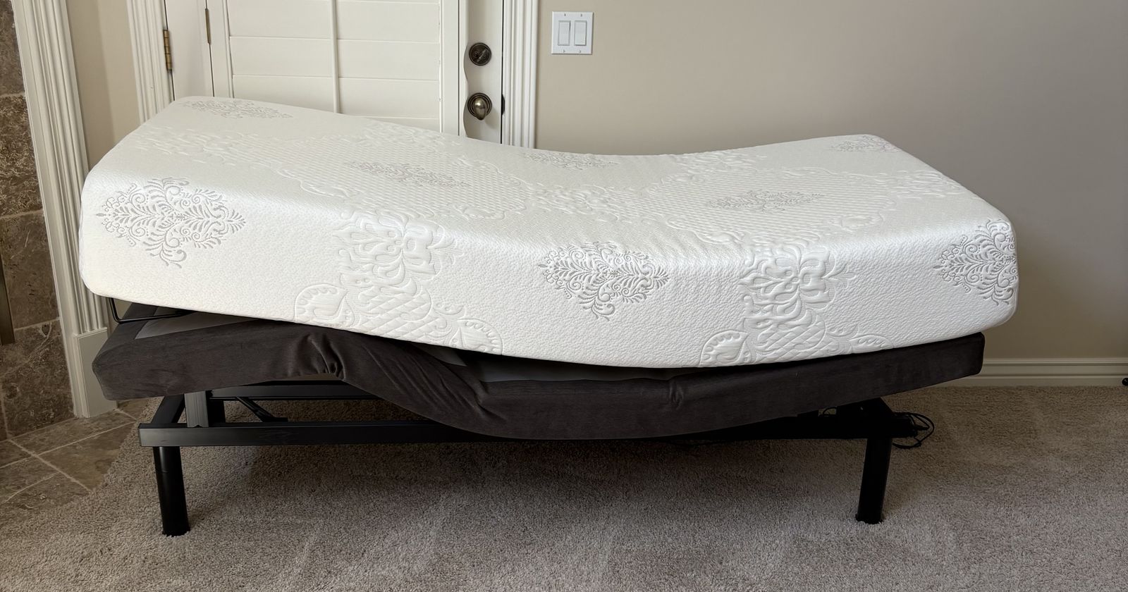 MottoSleep Twin XL adjustable bed, excellent condition