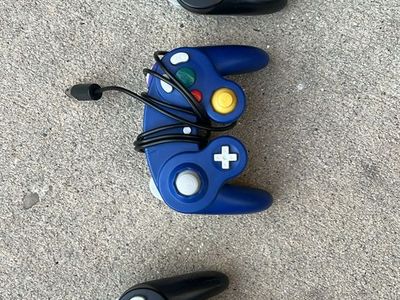 Nintendo GameCube Controllers - Black & Blue Wired Controllers, Lot of 3