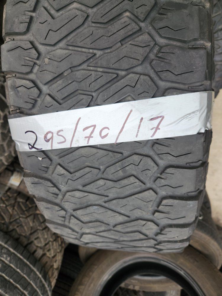 295/70r17 maxxiz razr at
