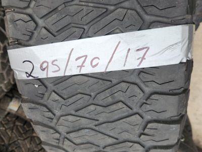 295/70r17 maxxiz razr at