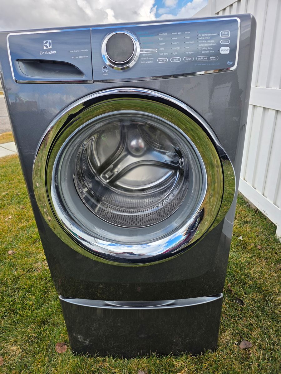 ELECTROLUX FRONT LOAD WASHER & GAS DRYER