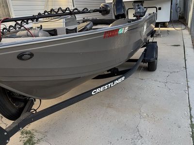 2018 Crestliner Vision 1600