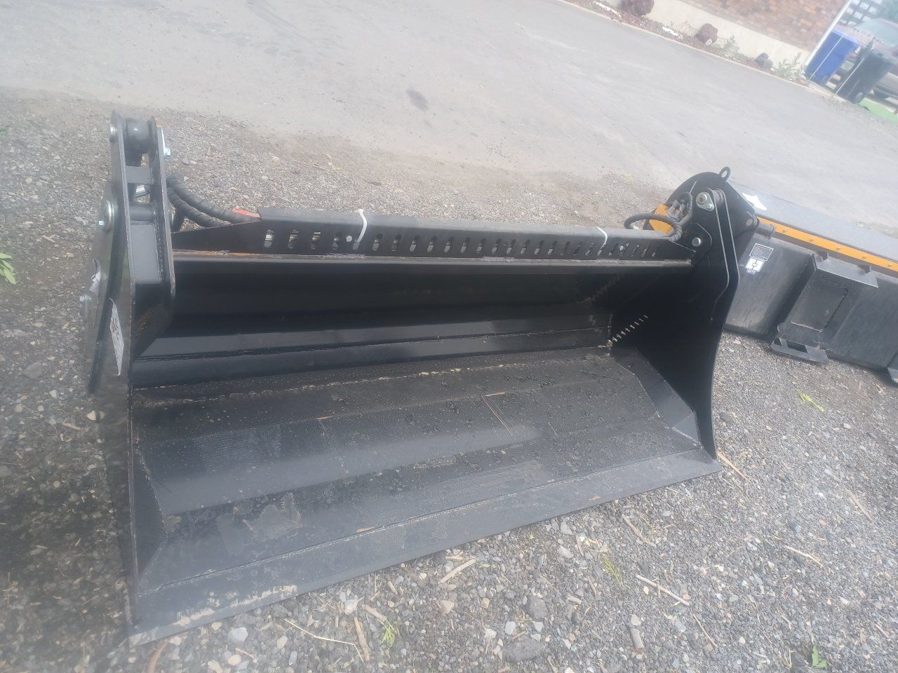 Heavy duty 72 in 4 in one skid steer bucket