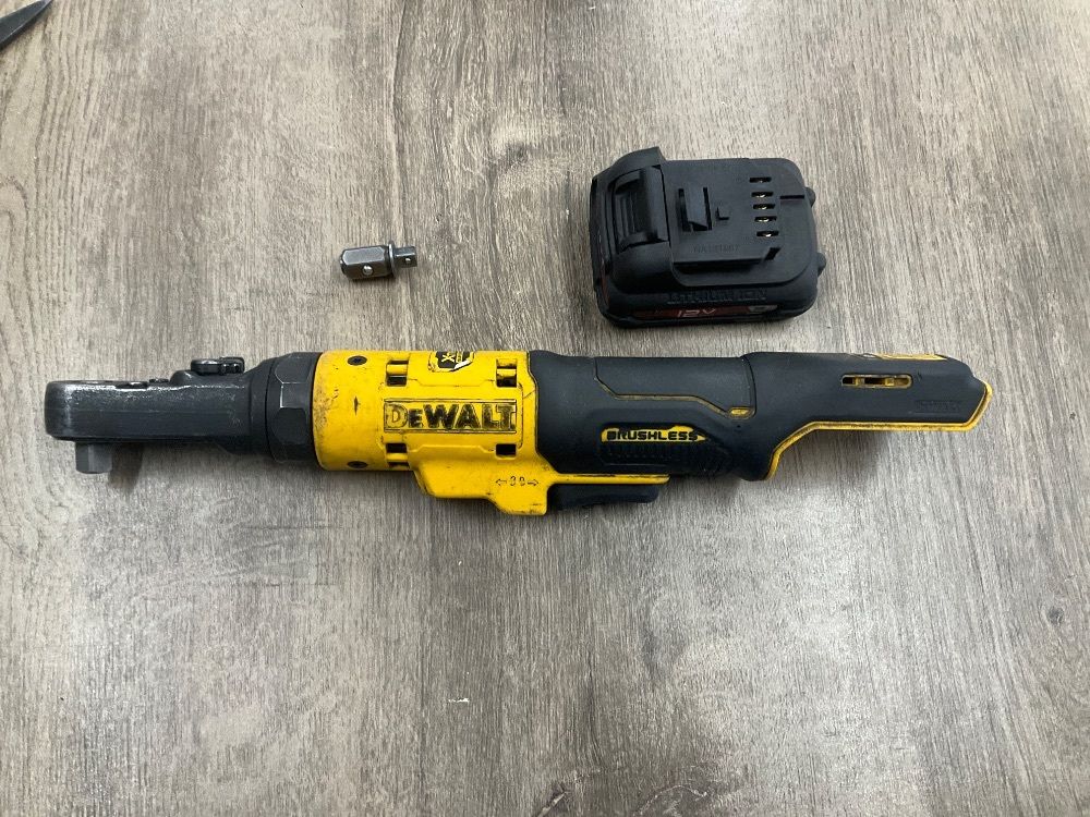 DEWALT 12V 1/4 INCH & 3/8 INCH RATCHET W BATTERY