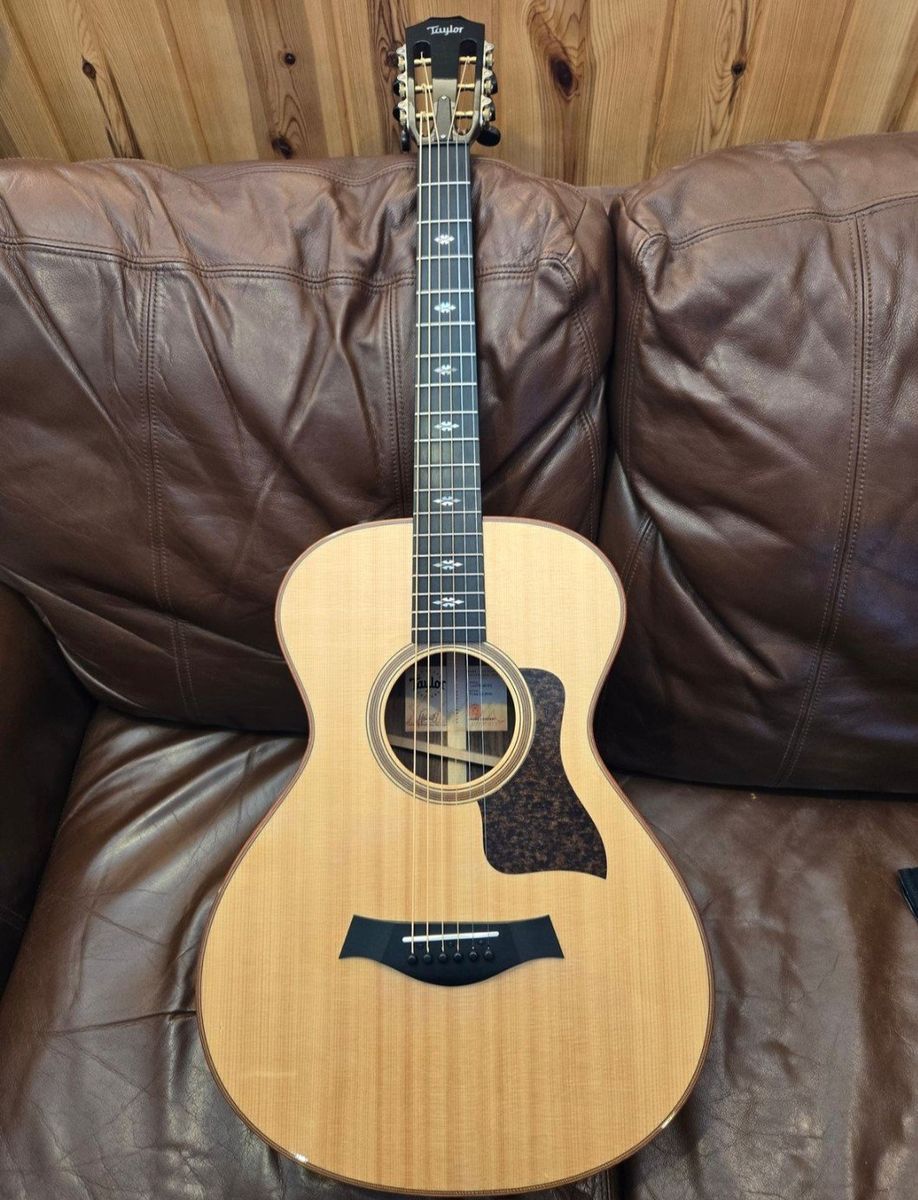 Taylor 712e Acoustic-Electric Guitar, Natural Finish, Rosewood Back/Sides 2018