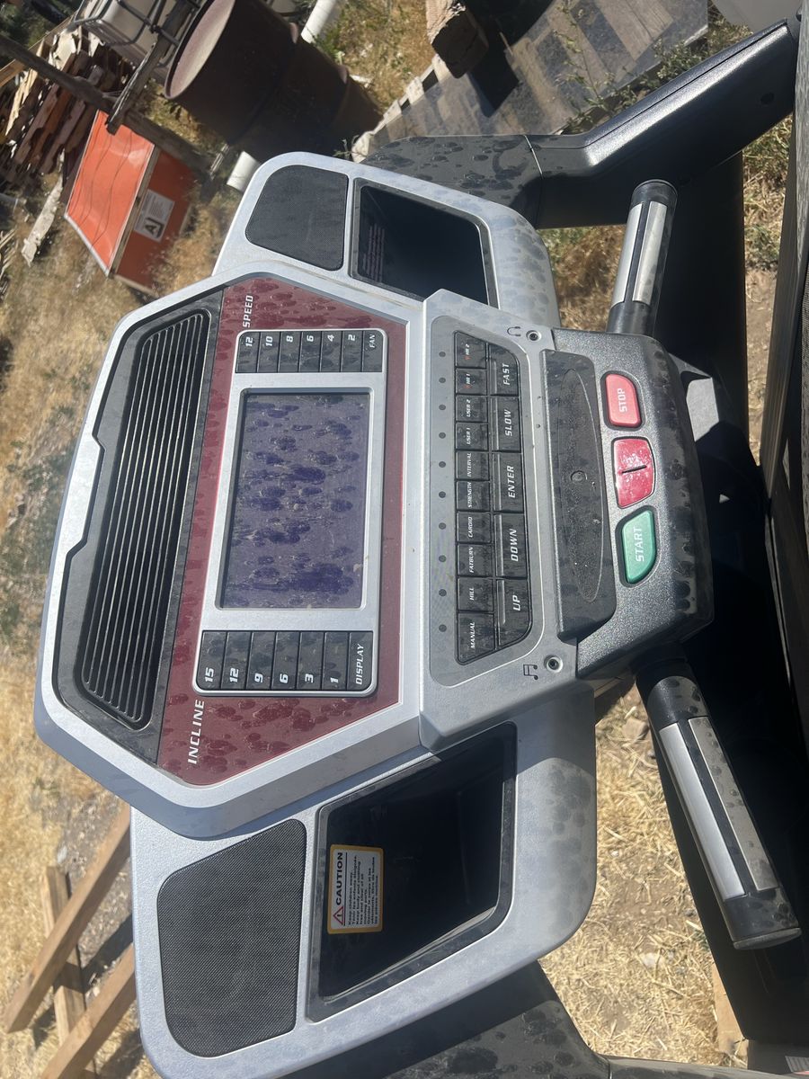 SOLE F85 Folding Treadmill - Large Display, Incline/Speed Controls