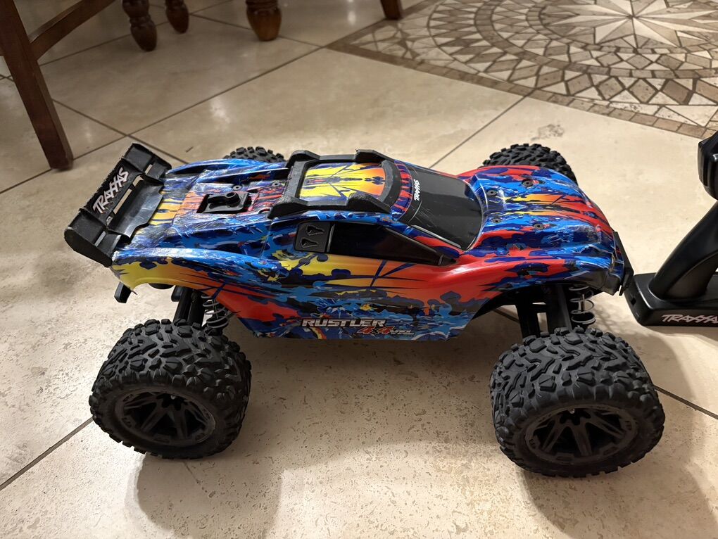 Traxxas Rustler 4x4 brushless BL2S 1/10  RC Car