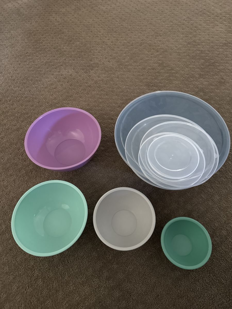 Mixing bowls with lids.