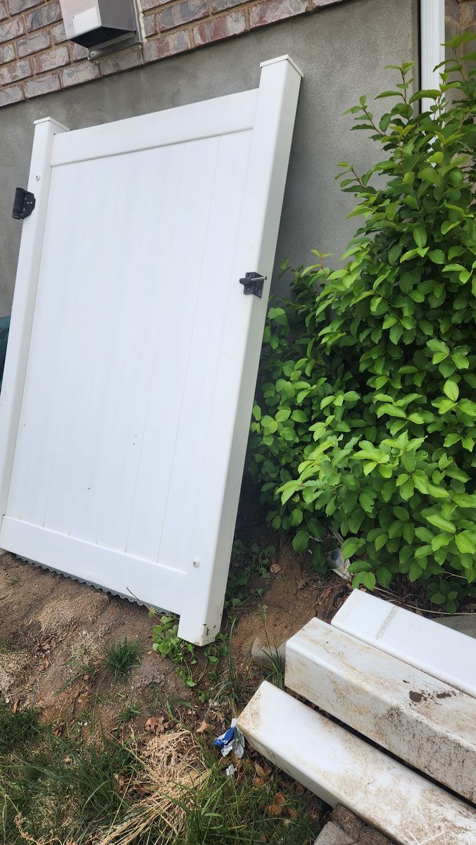 White vinyl privacy gate 4'w x 6'h, some posts and slats