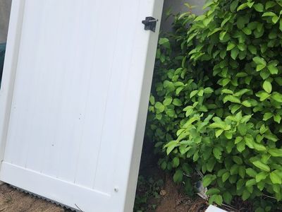 White vinyl privacy gate 4'w x 6'h, some posts and slats