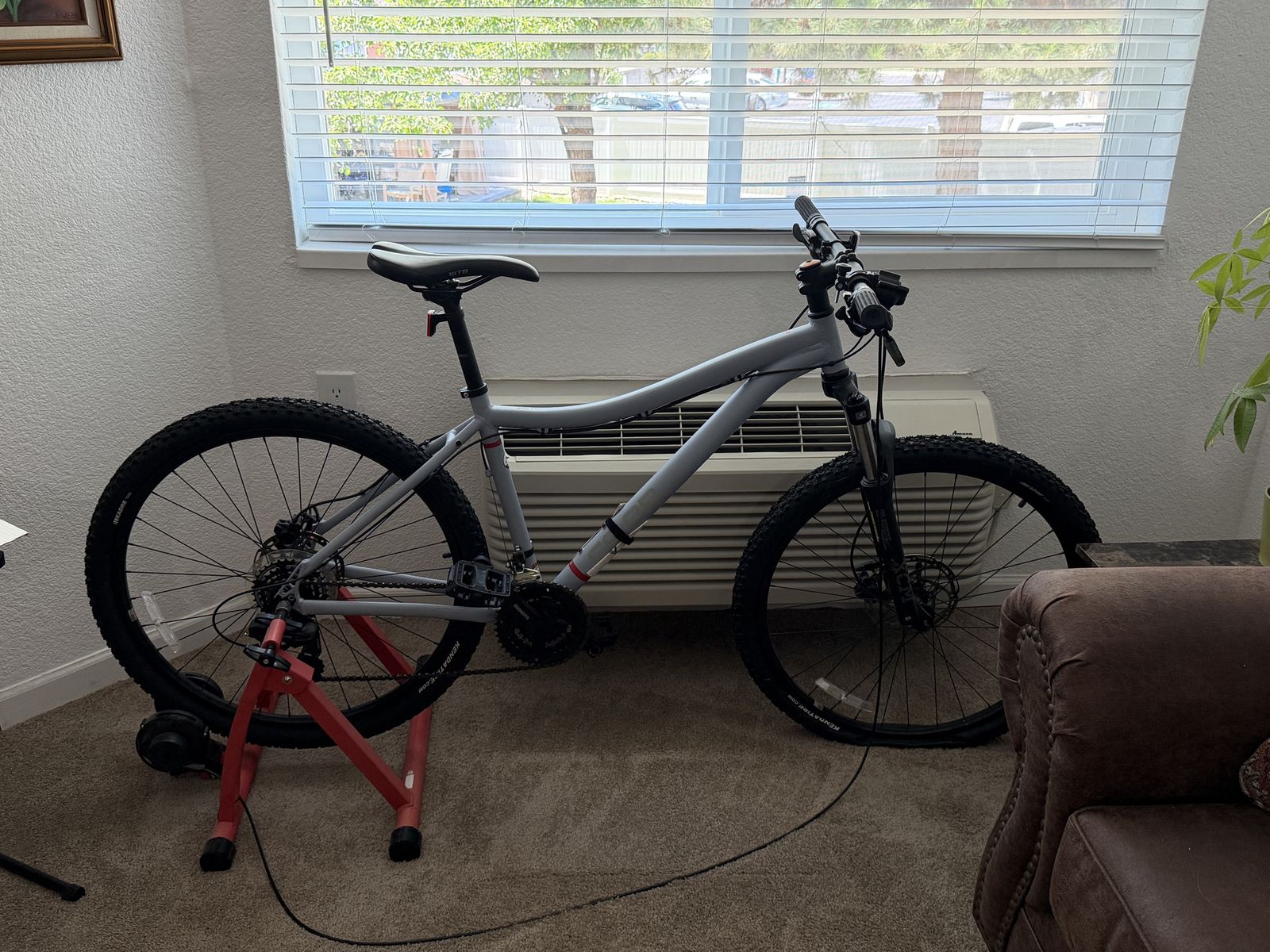 REI Co-op mountain bike 1.1 L 27.5 wheel