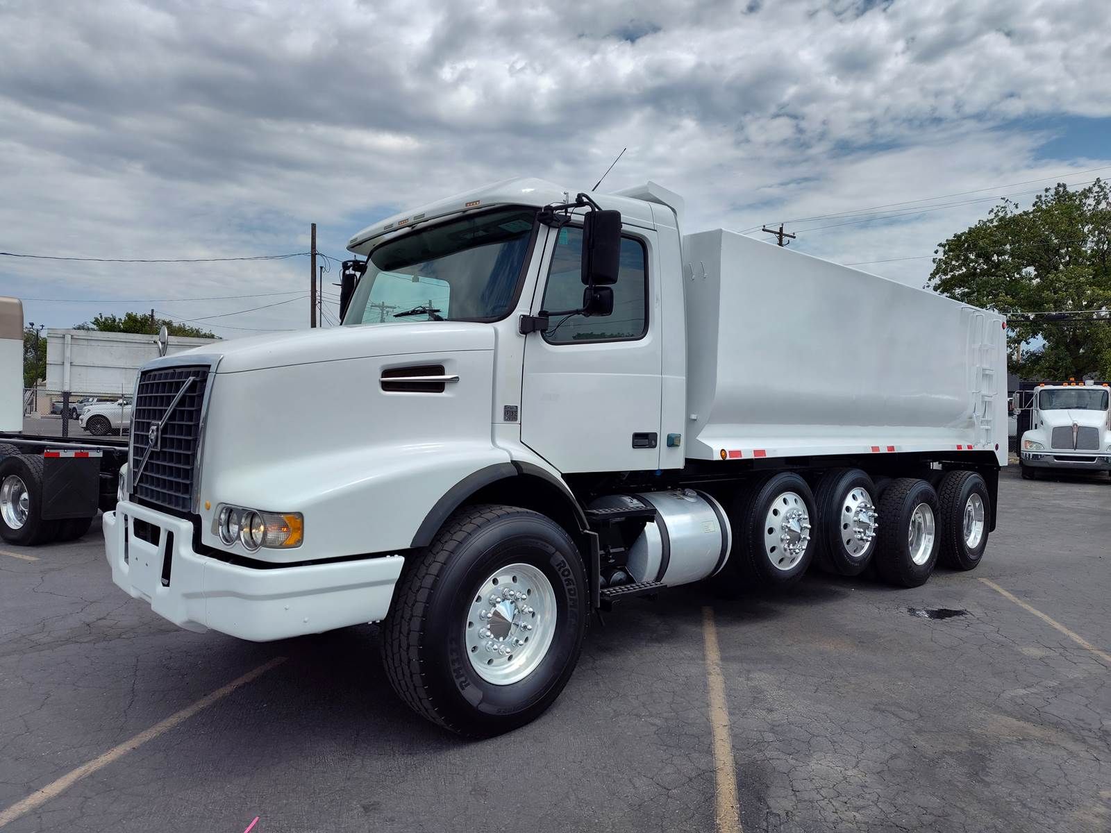 2009 Volvo VHD Dump Truck - Dump Body LOW MILES 91194