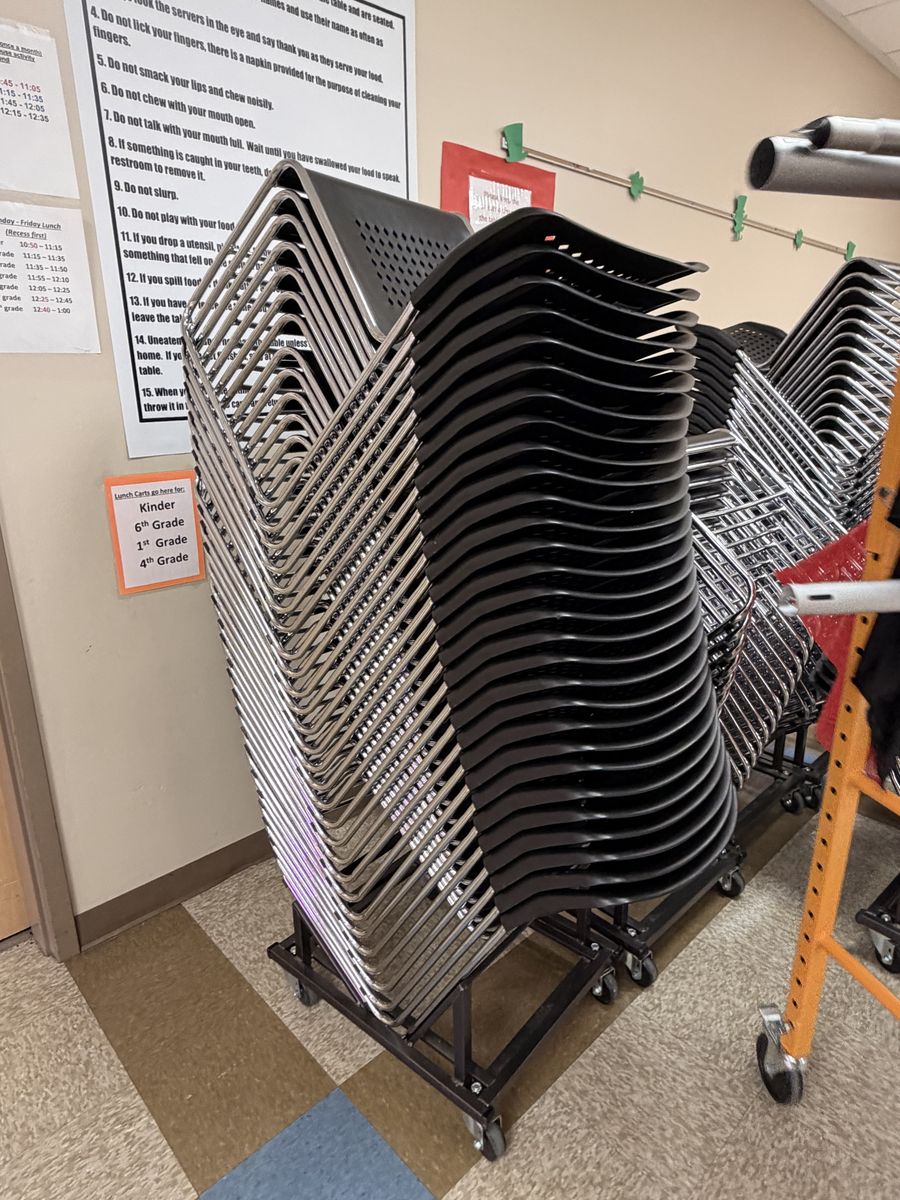 125 HD Core Stacking Chairs & 5 Chair Carts