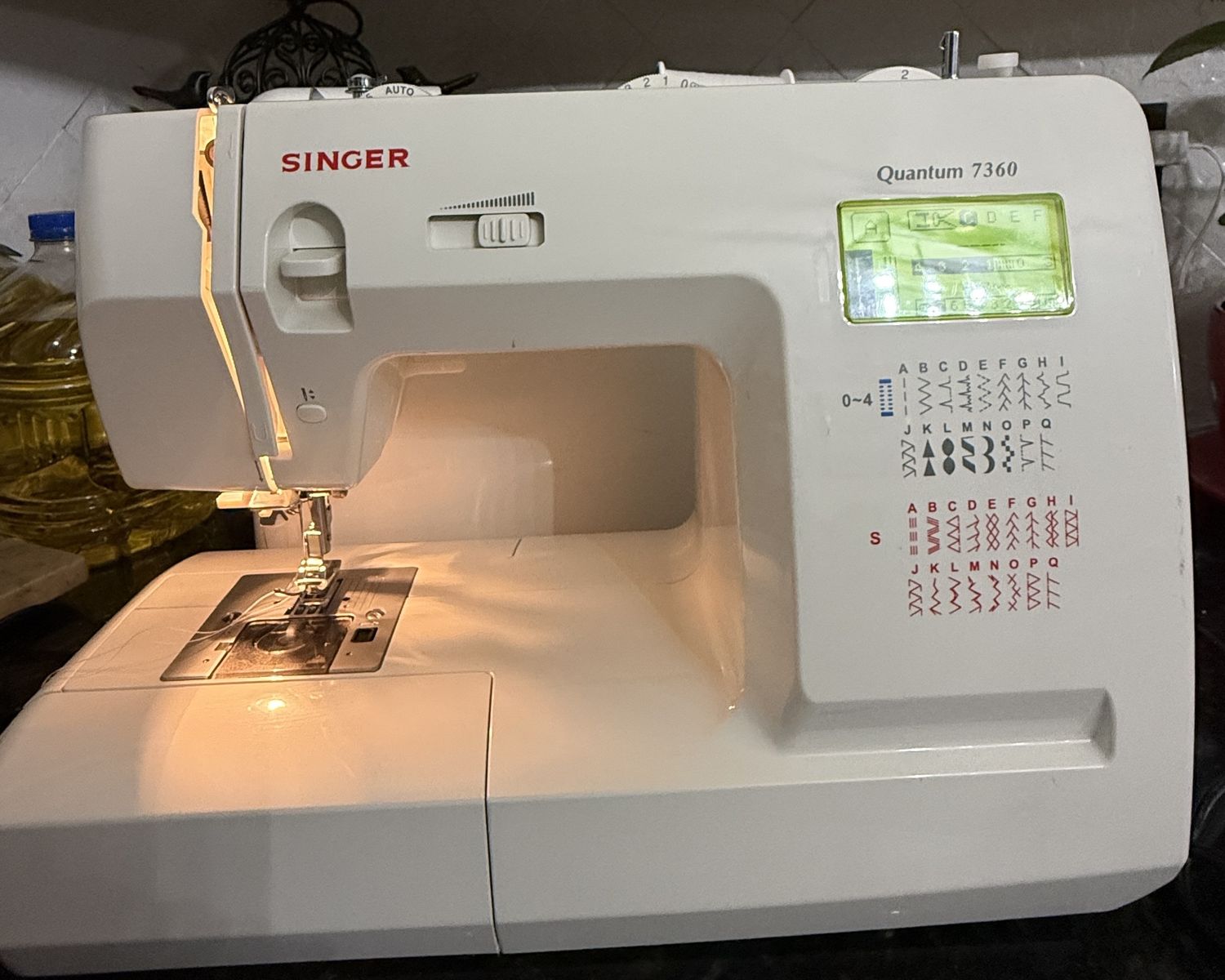 Singer Quantum 7360 Sewing Machine Case Included