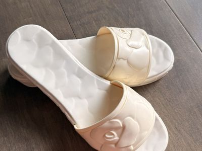 Valentino Garavani Rubber Slide Sandals Women's Size 40 (US 9) White Made in Italy