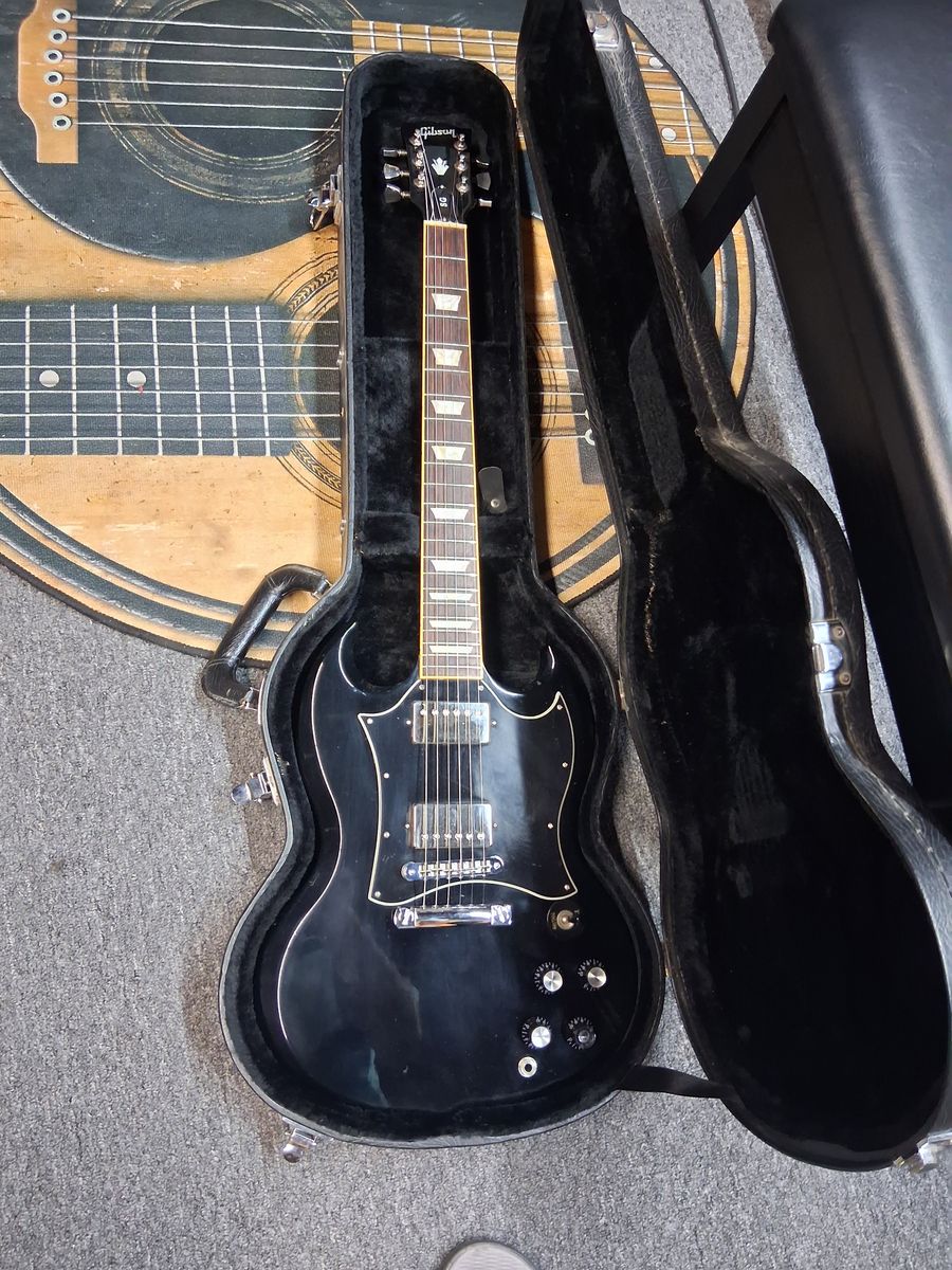 Gibson SG Standard Electric Guitar Black with Hard Shell Case