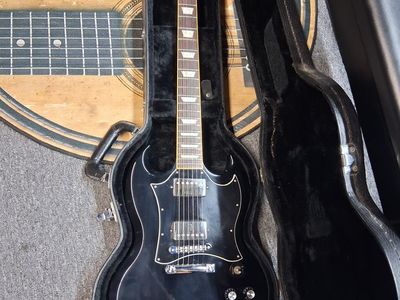 Gibson SG Standard Electric Guitar Black with Hard Shell Case