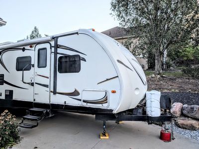 2013 Keystone Bullet Premier Ultralite 31BHPR Bunkhouse – Thermal Package, Solar, Sleeps 10