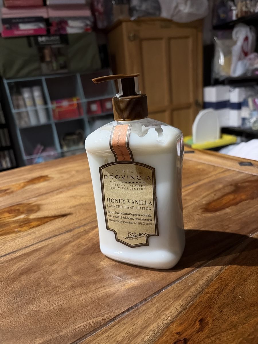 New La Bella Honey Vanilla Scented Hand Lotion