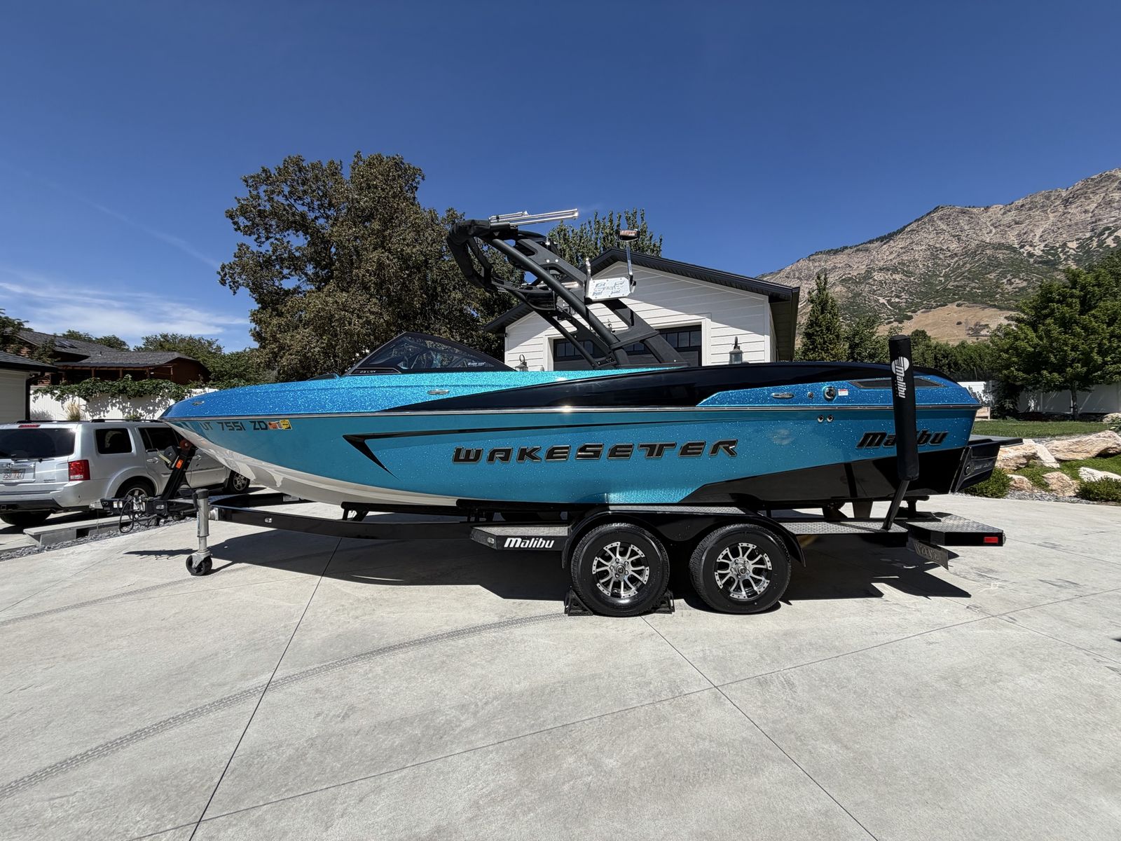 Malibu Wakesetter Ski and Wakeboard Boat with Trailer