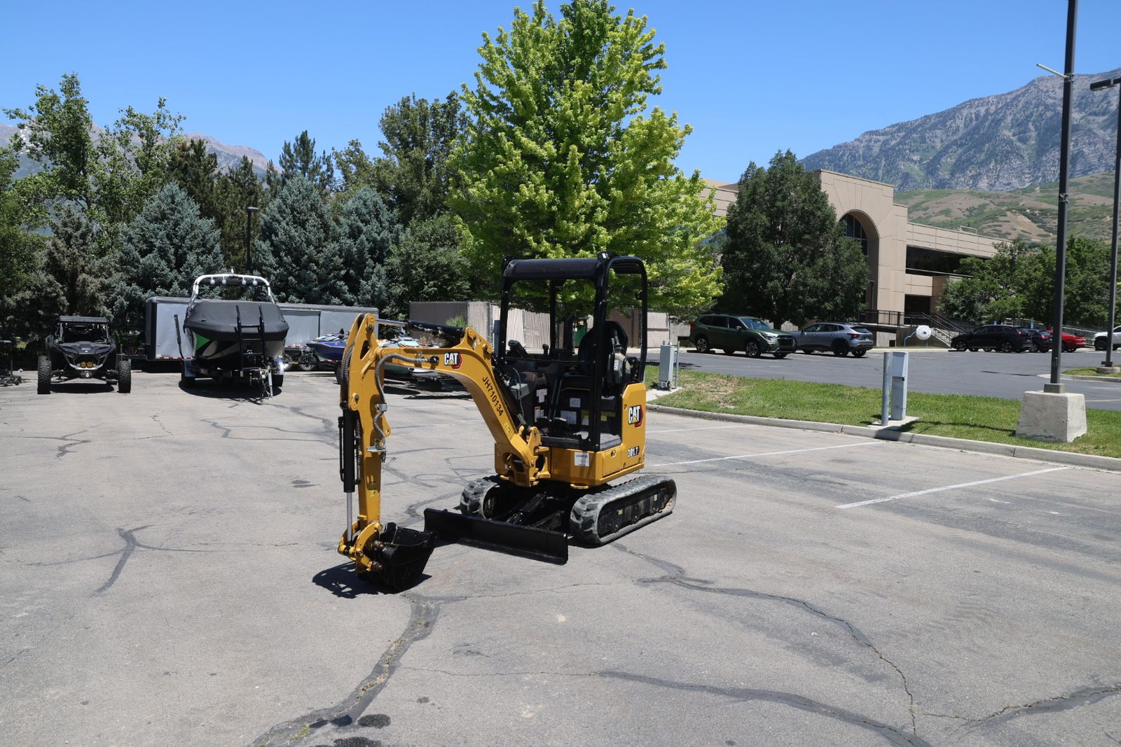 2023 caterpillar 301.7 CR mini excavator (LOW HOURS)