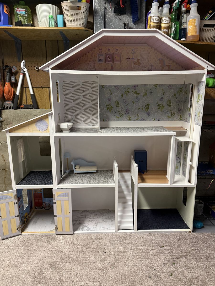 Large Wooden Multi-Level Dollhouse with Garage and Accessories