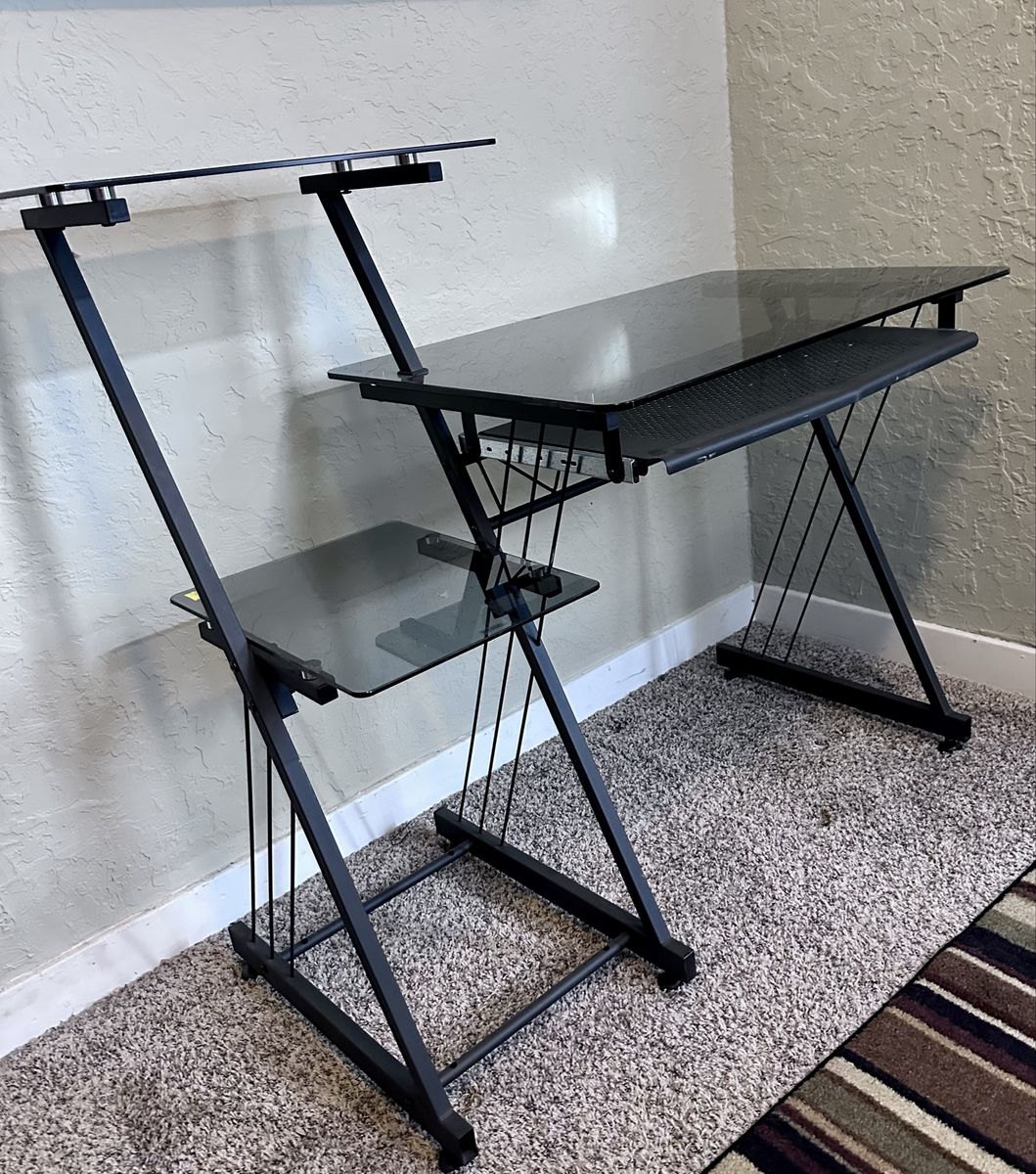 Computer desk with keyboard pull out