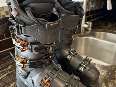 Atomic hawx ultra 130 ski boots size 25/25.5