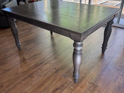 Dining table w/ leaf