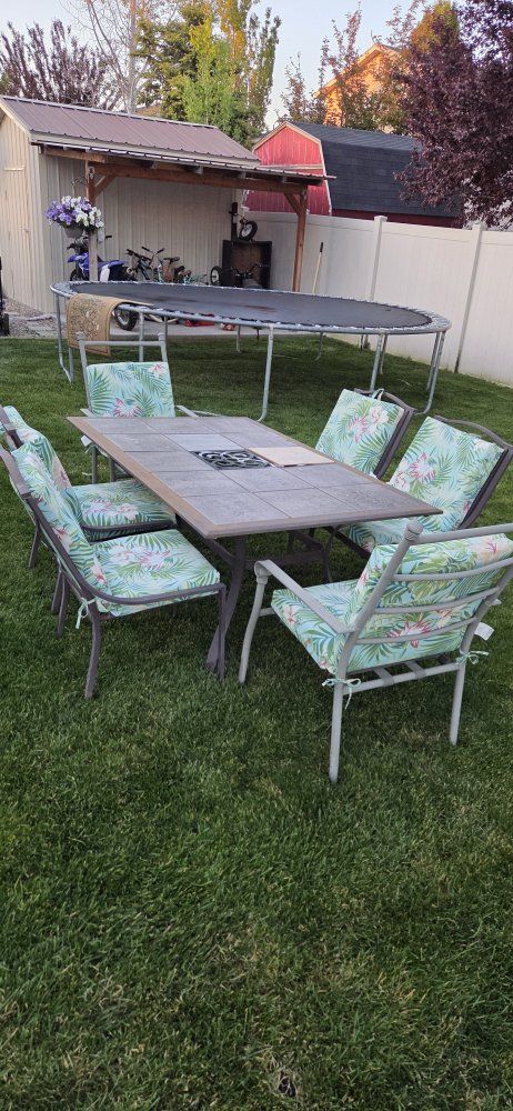 outdoor patio table and chairs