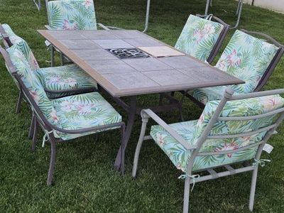 outdoor patio table and chairs