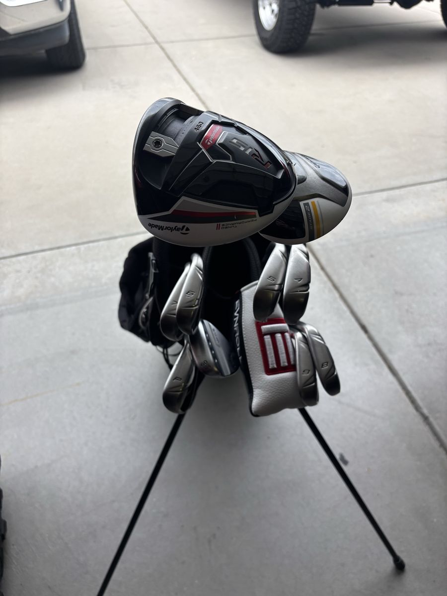 Full set of golf clubs 