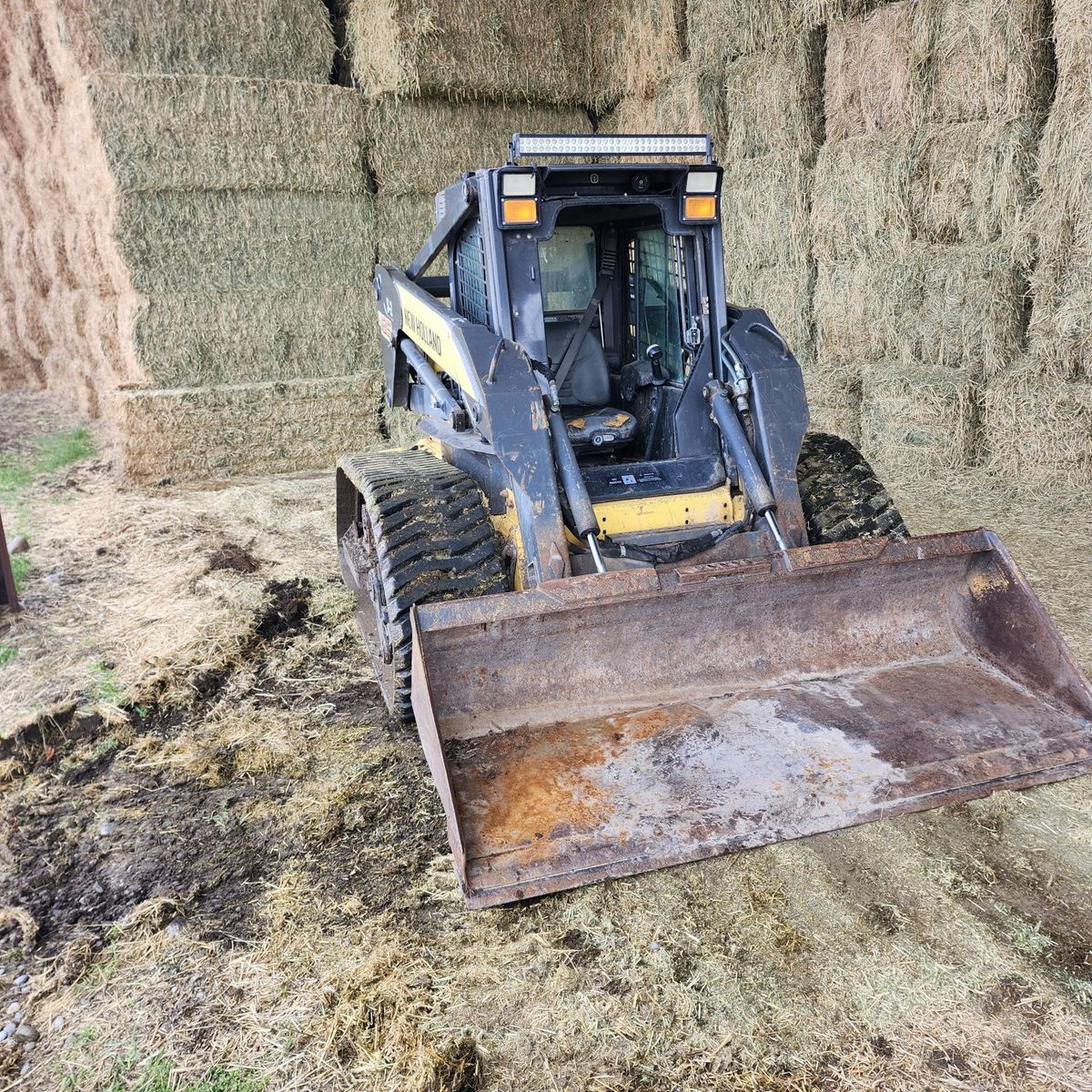 New Holland Skid loader s l185